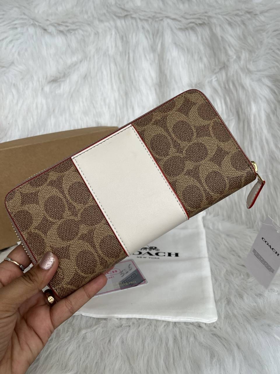 Coatch_10-2_Premium_quality_zipper_Wallet_With_Box_Tags_DustCover_Highend_Quality