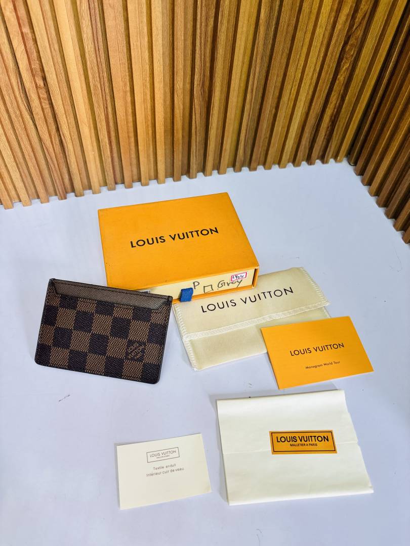 123 LV LOIUS VUTTON PREMIUM QUALITY CARD HOLDER WALLET