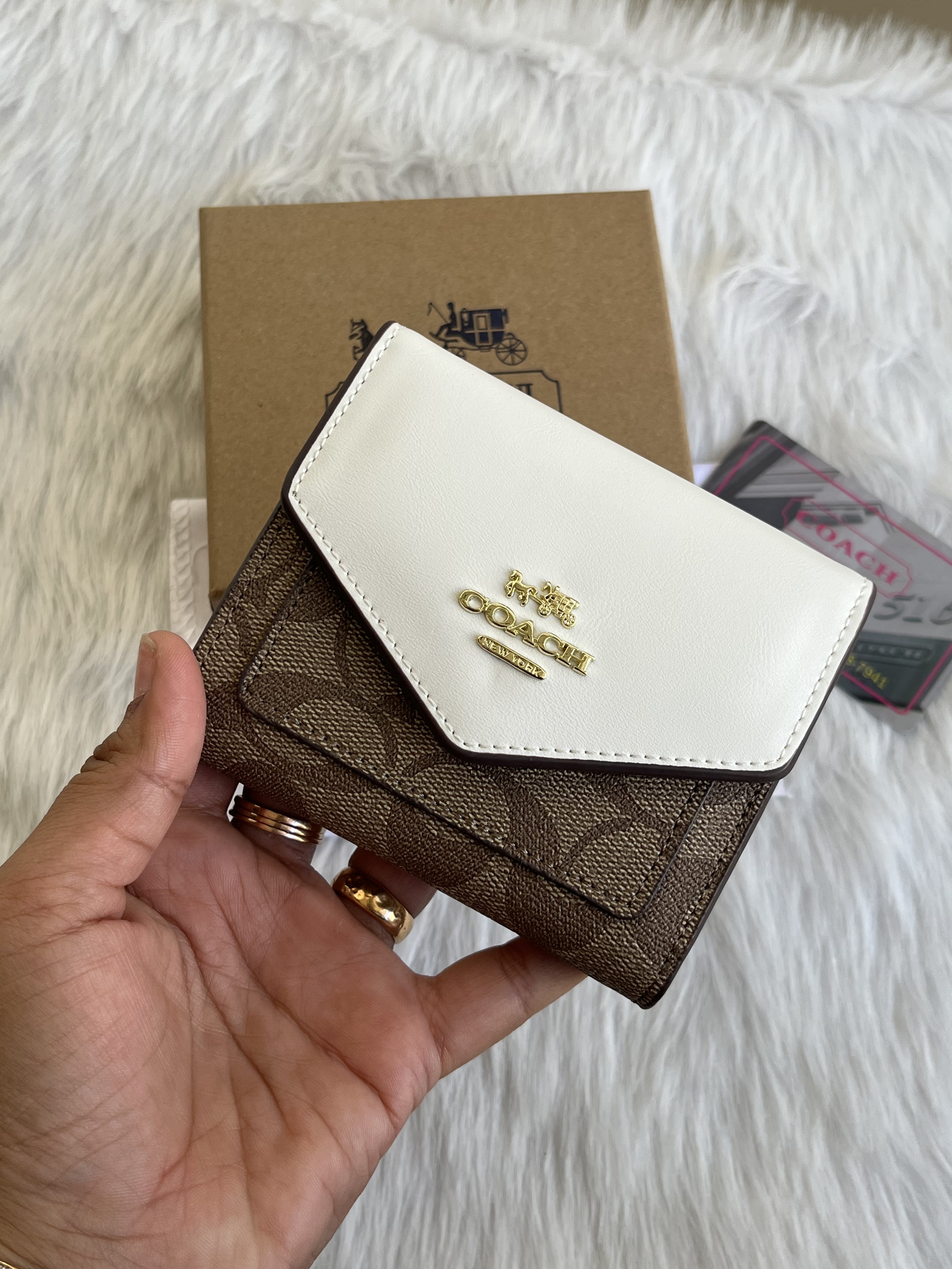 Coatch_121_3Fold_Wallet_With_OriginalBox_DustCover_Card