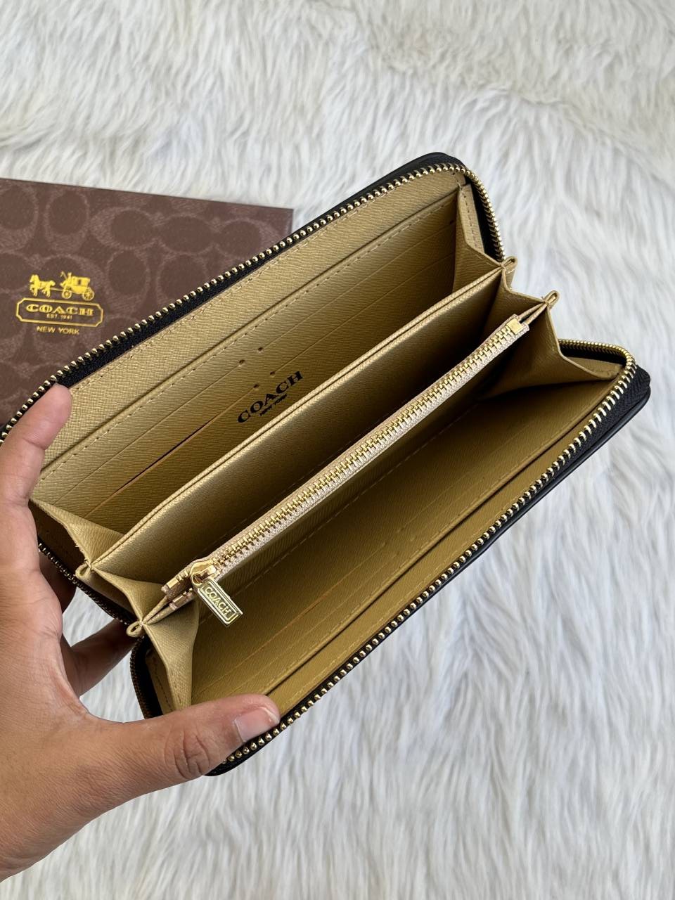 Coacch 127 Ap Blk Long Zippy Wallet With OriginalBox
