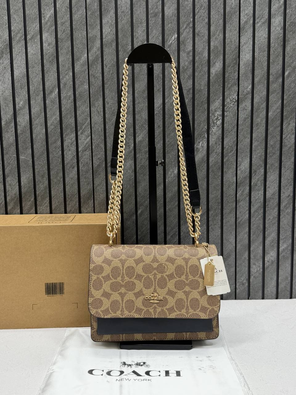 Coacch Klare Apricot Black Highend ShoulderBag With OriginalBox & DusTCover Metal Tag