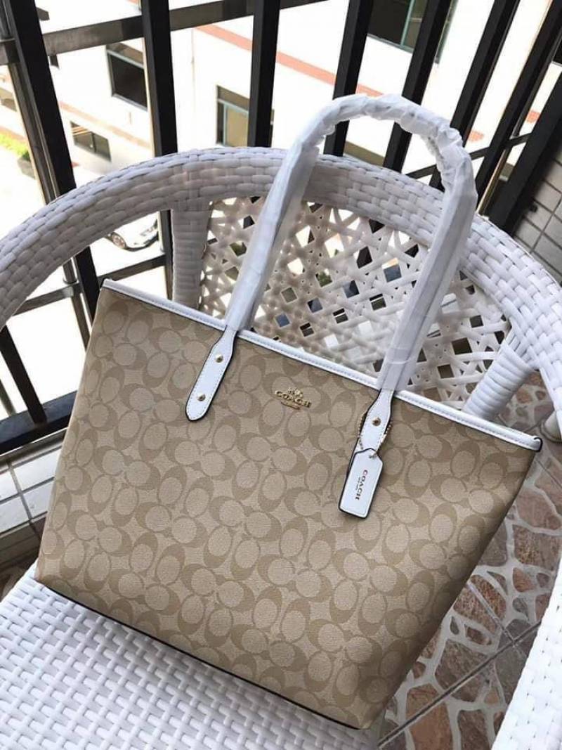 Coacch_03_city_tote_zip_Closer_Tote_With_Original_Box