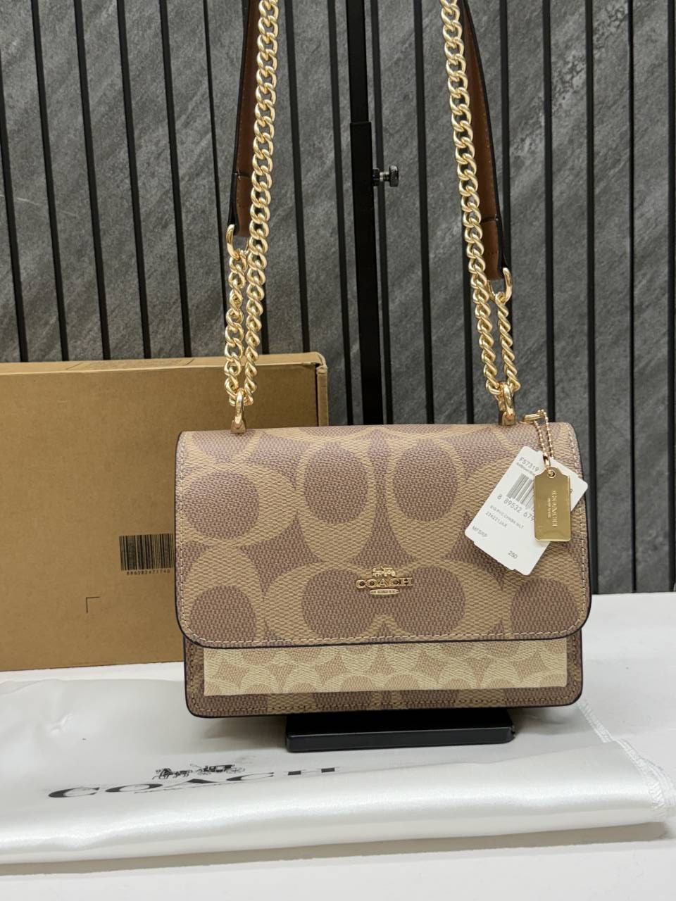 Coacch Klare Highend ShoulderBag With OriginalBox & DusTCover Metal Tag