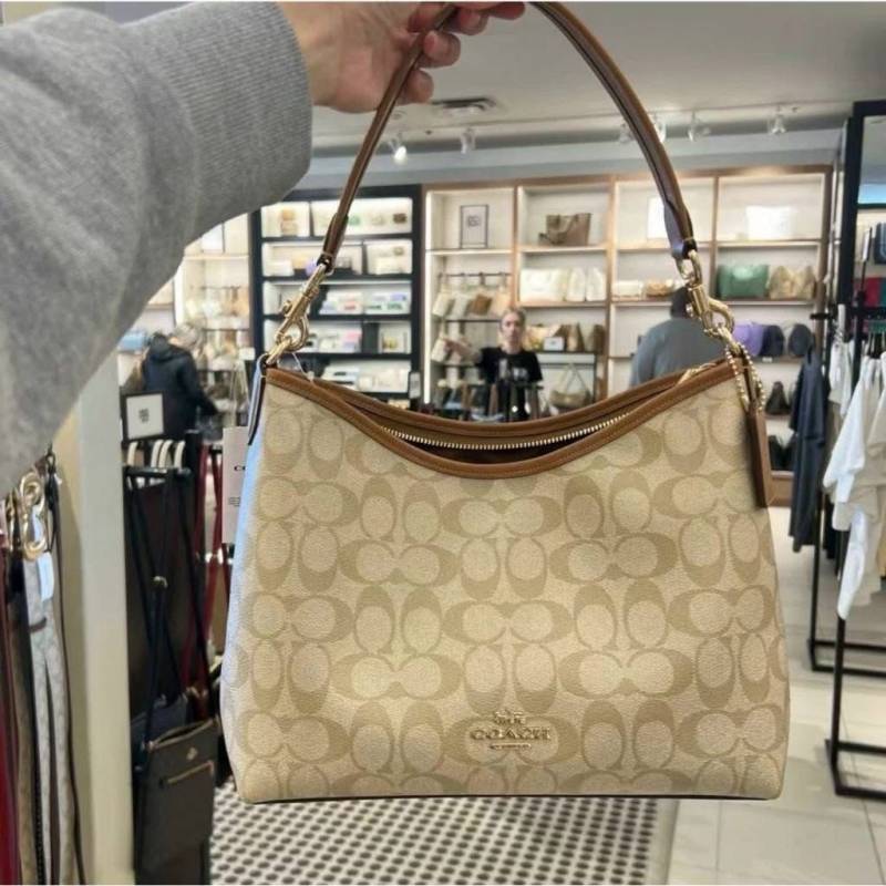 Coacch Laurel Medium Tote 04 With Original Box DustCover & Long Belt