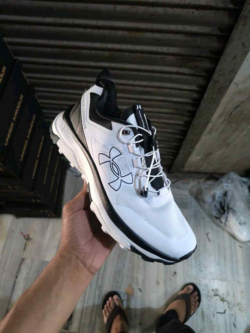 Under Armorr Charged Bandit Trail 2 White & Black 2574