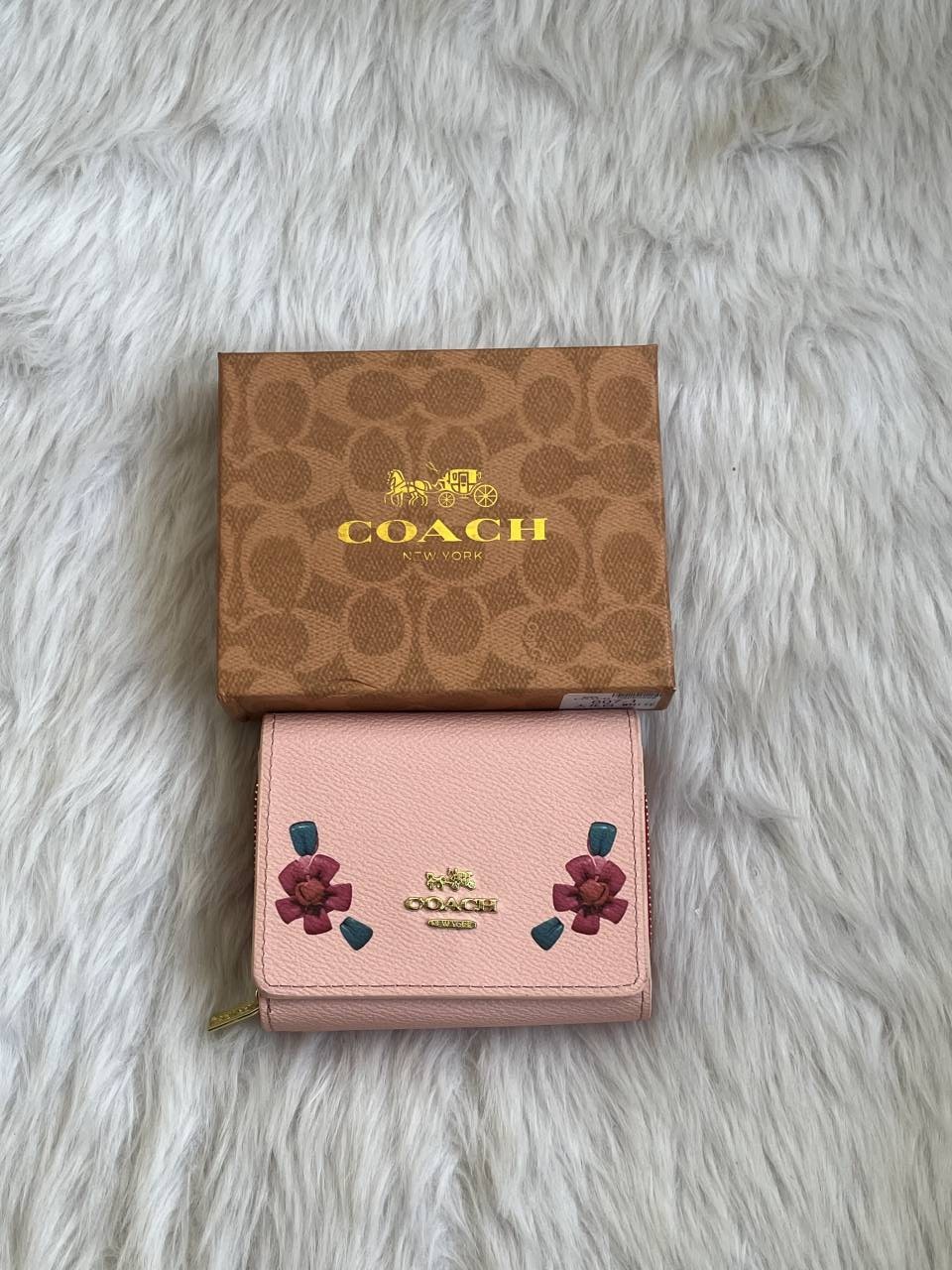 Coacch_116_Pink_Trifold_Wallet_With_OriginalBox_DustCover_Premium