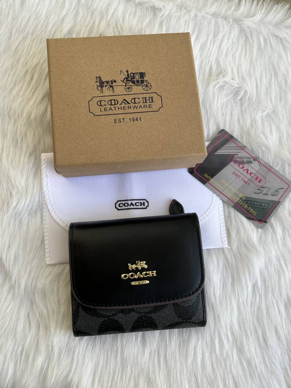 Coatch_122_Trifold_Wallet_With_OriginalBox_DustCover_Card