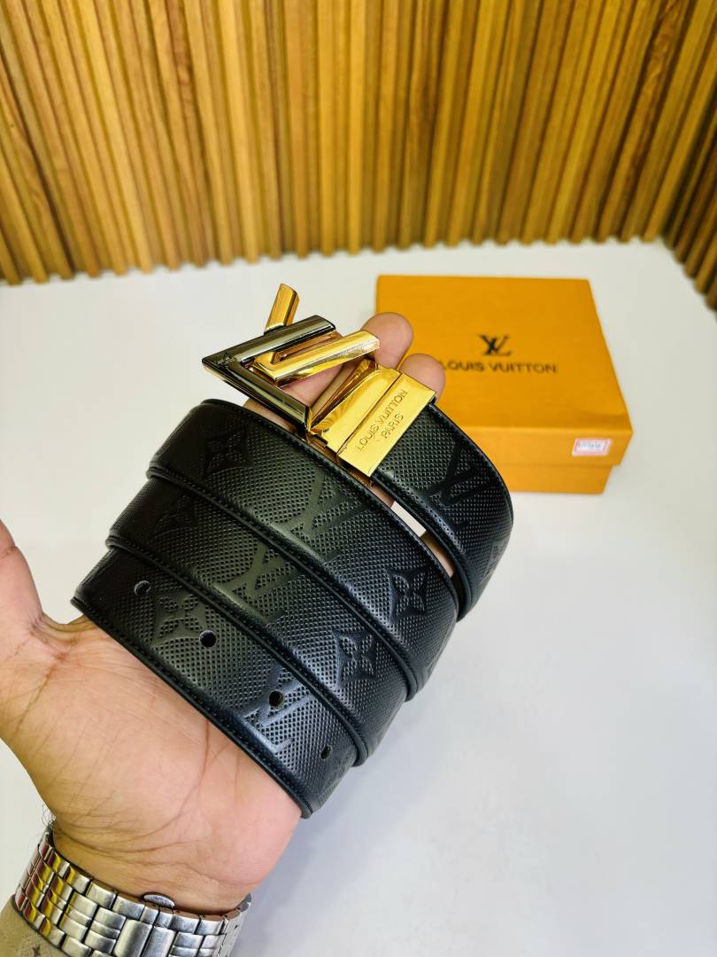 44 LV LOIUS VUTTON PREMIUM QUALITY REVERSIBLE BELT