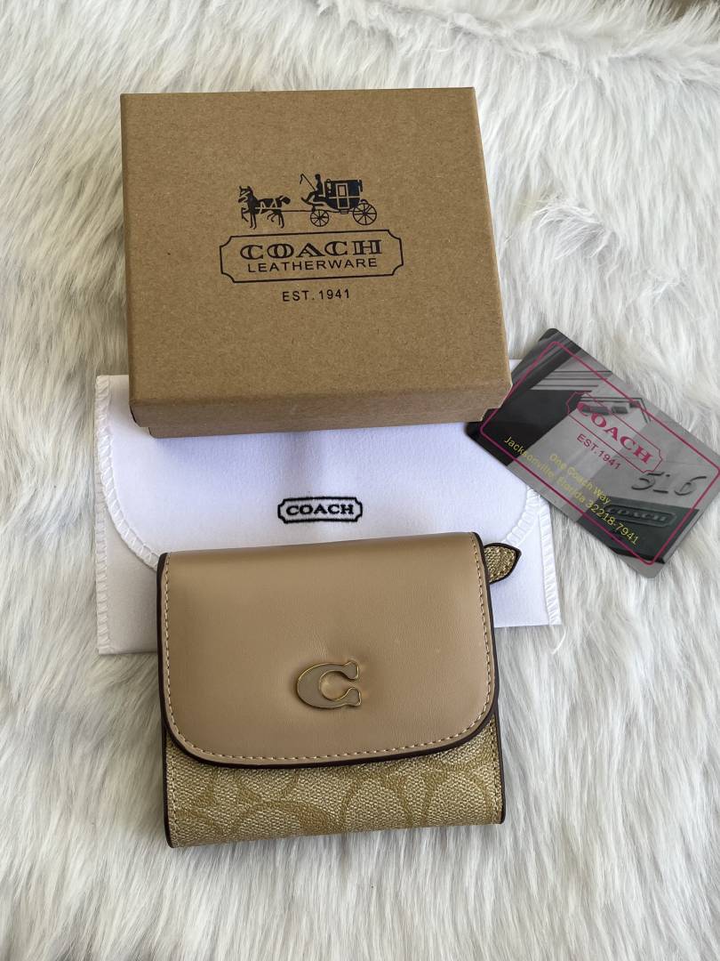 Coatch_127_Trifold_Wallet_With_OriginalBox_DustCover_Card