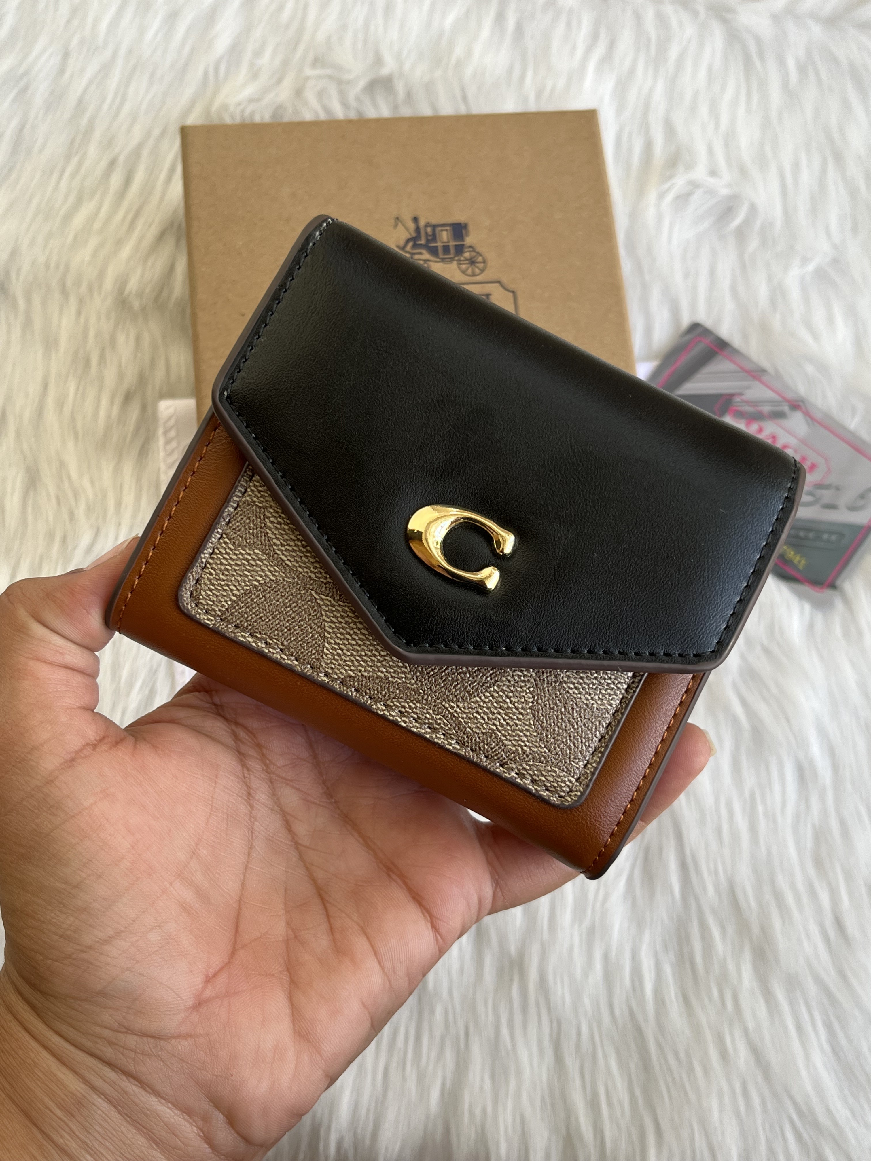 Coatch_112_3_Fold_Wallet_With_OriginalBox_DustCover_Card