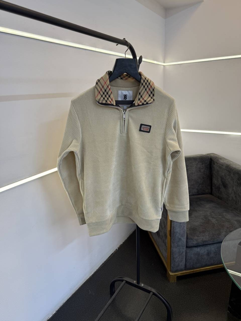 Burbery woollen knitted blend imported sweatshirt with steel logo on chest and brand zip cream