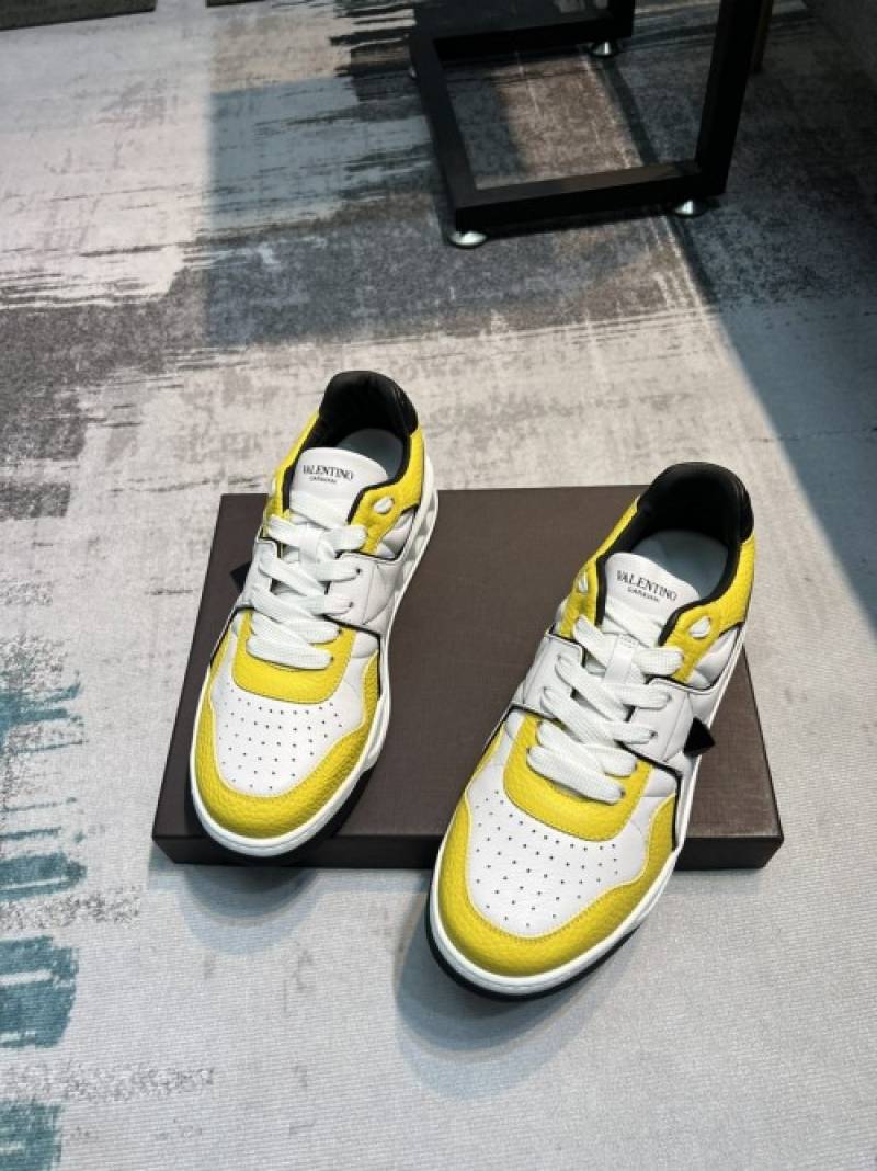 Valentyno garavani one stud low top nappa sneaker white yellow 513