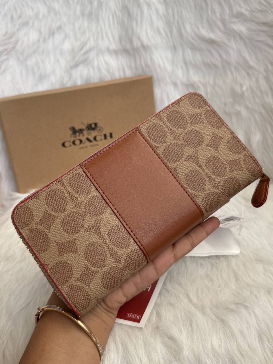 Coatch_10-1_Premium_Zippy_Wallet_With_Original_Box_DustCover_Tags