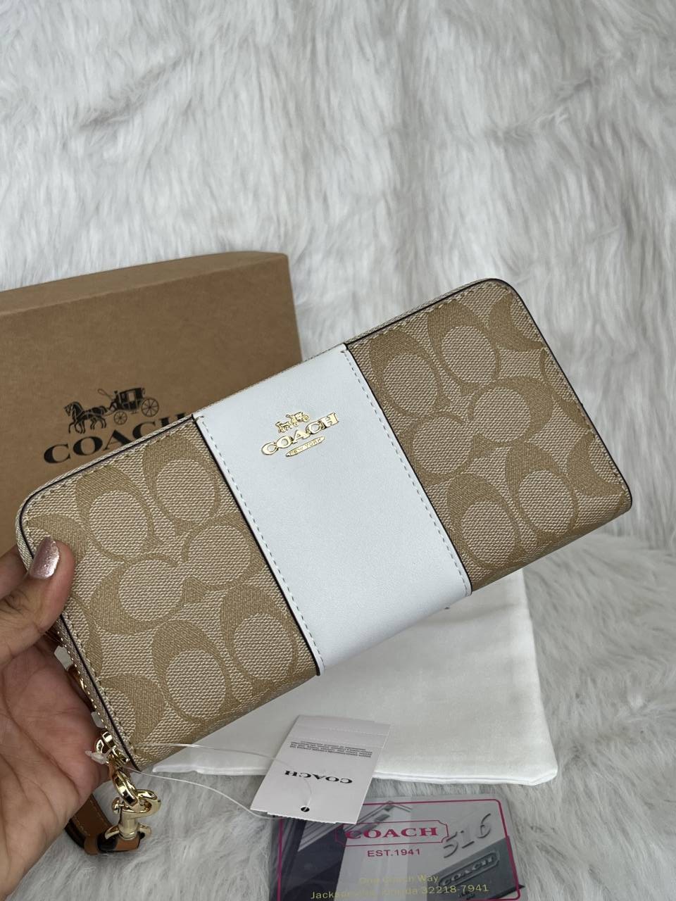 Coatch_10-3_Premium_quality_zipper_Wallet_With_Box_Tags_DustCover_Highend_Quality