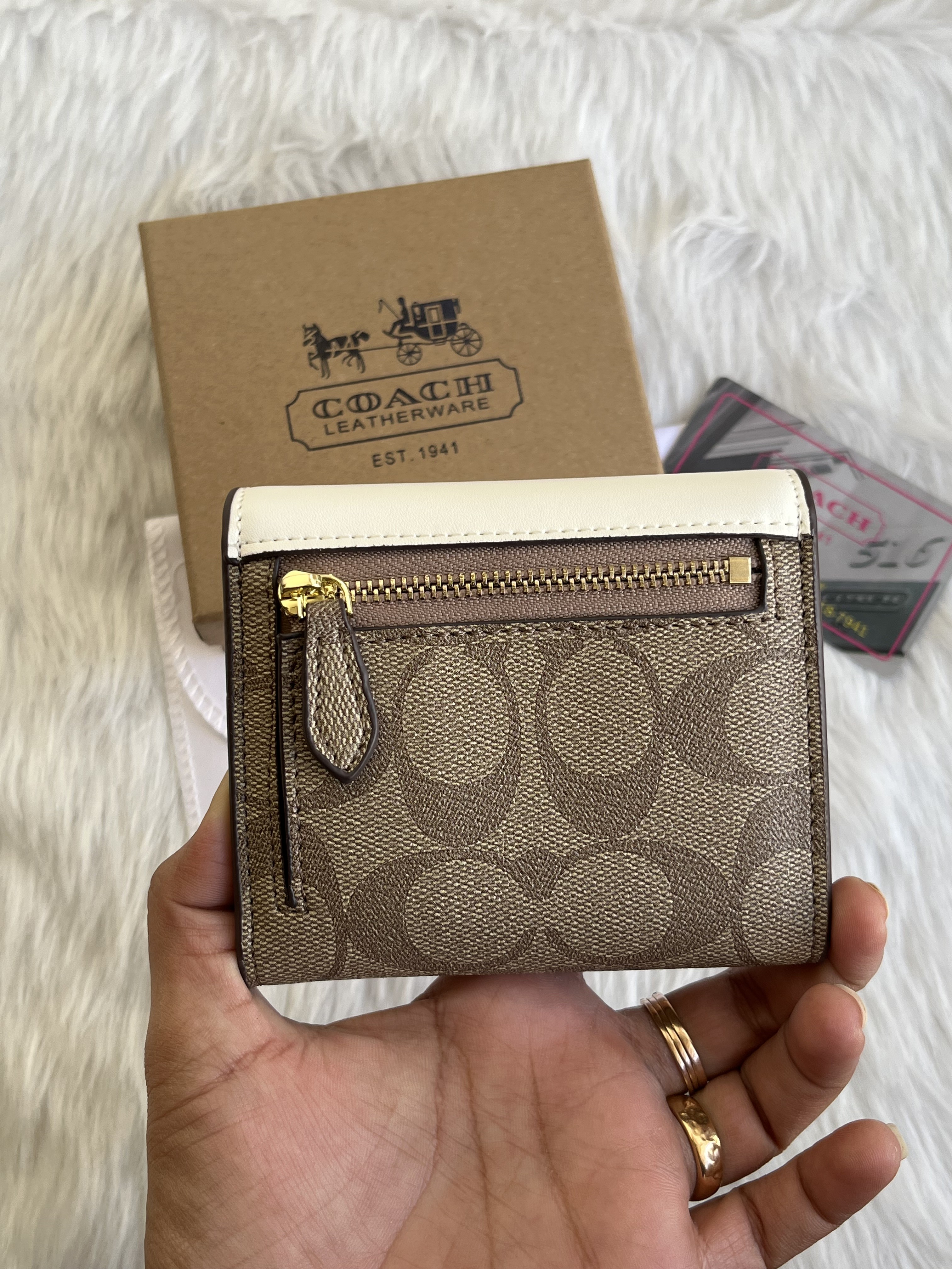 Coatch_117_3_Fold_Wallet_With_OriginalBox_DustCover_Card