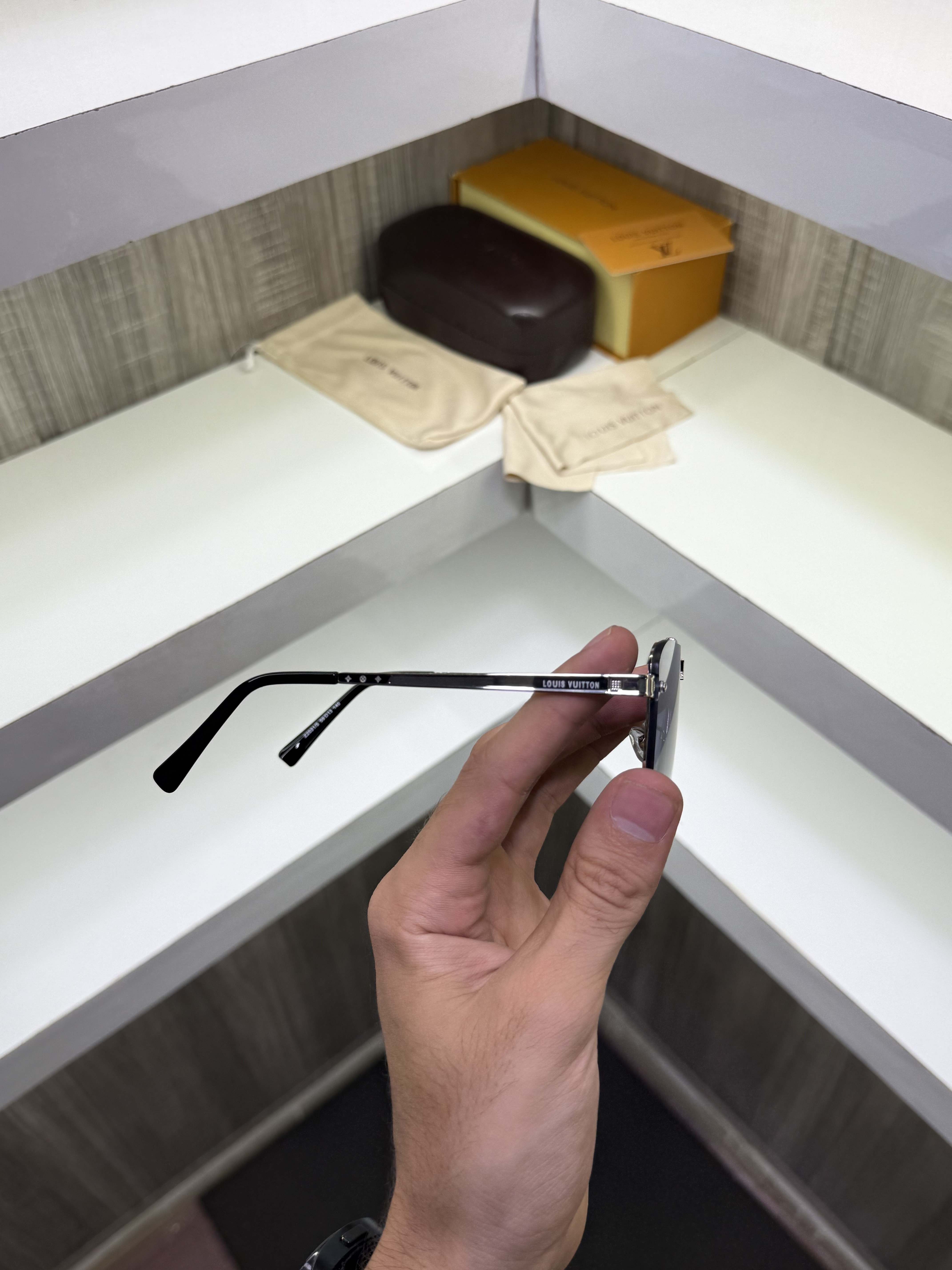 Loui Vuitton 2031 Premium sunglass