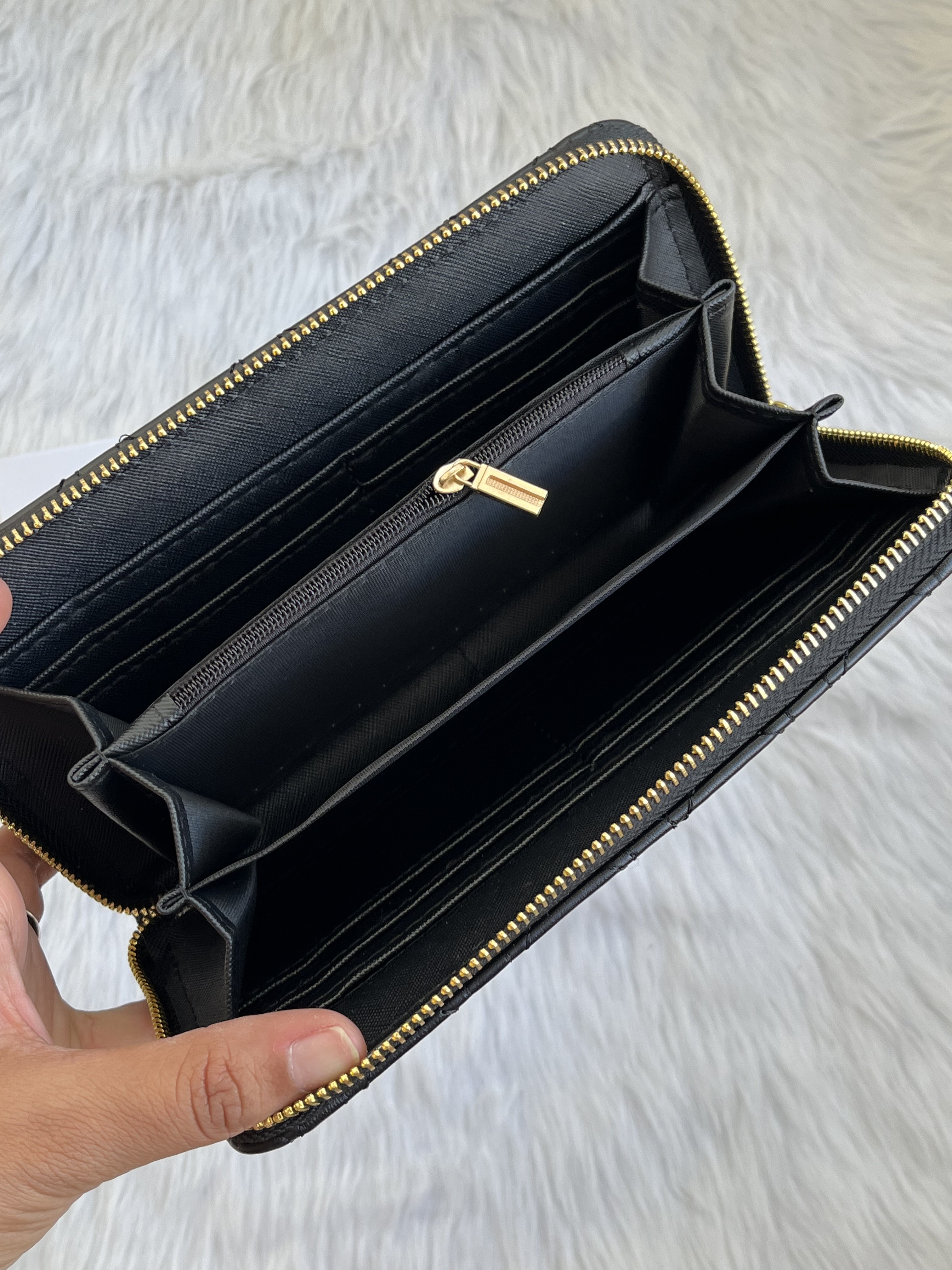 Diyor_70-86_Black_Zippy_Wallet_With_OriginalBox