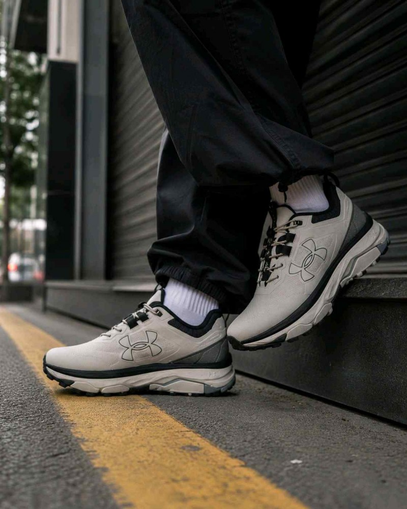 Under Armorr Charged Bandit Trail 2 Beige & Black 2573