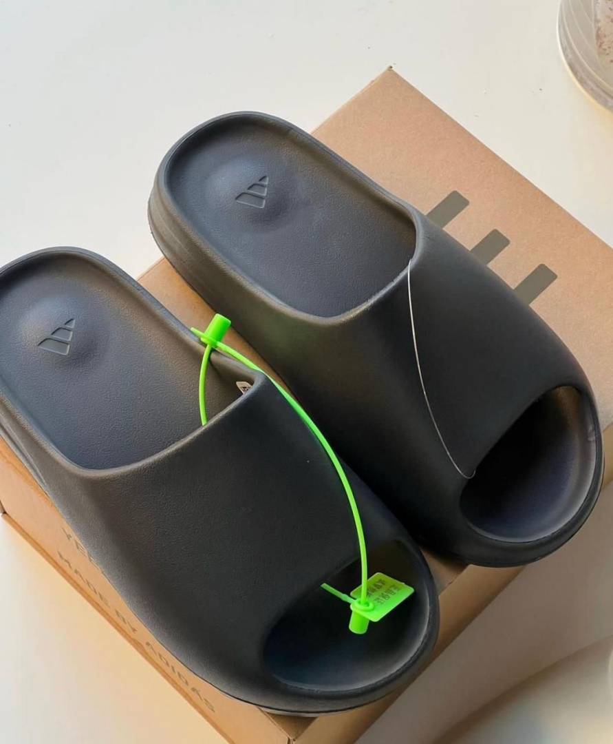 Adidaas Yeezy Slide Black UA Quality With Tag  Butter Papar Og Box.