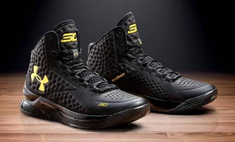 Under Armorr curry 1 black all out 537