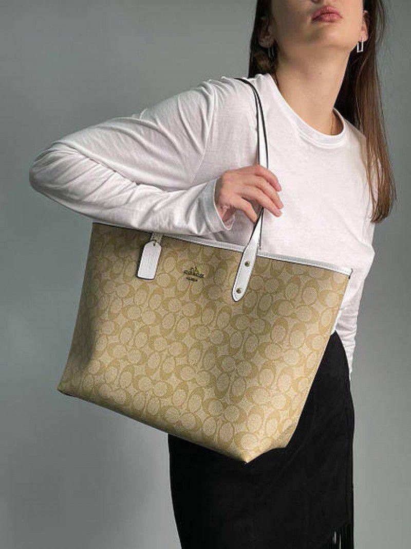Coacch_03_city_tote_zip_Closer_Tote_With_Original_Box