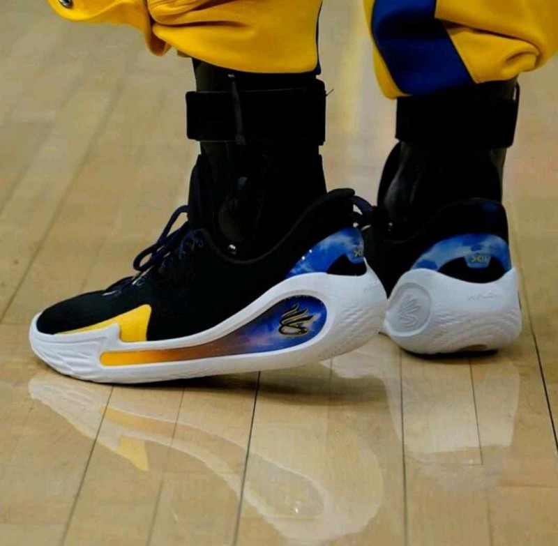 Under Armorr_Curry_12 Dub_Nation