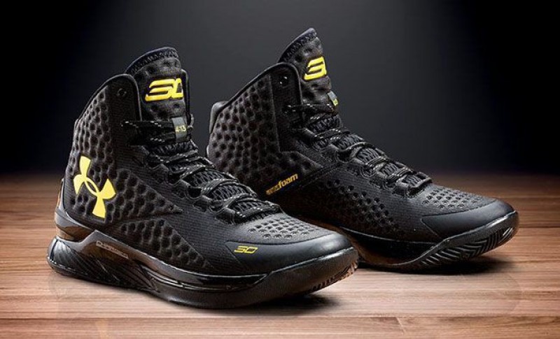underr Armour CURRY 1 GOLD BANNER BLACKOUT