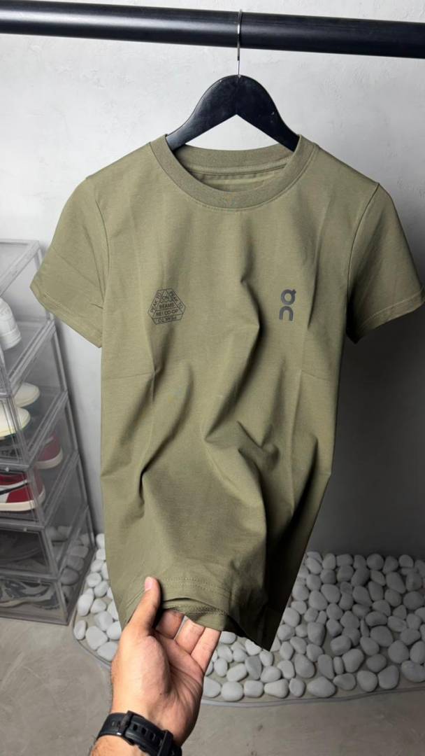 On Clou_d Premium T-Shirt 2132. Sale offer VS1000