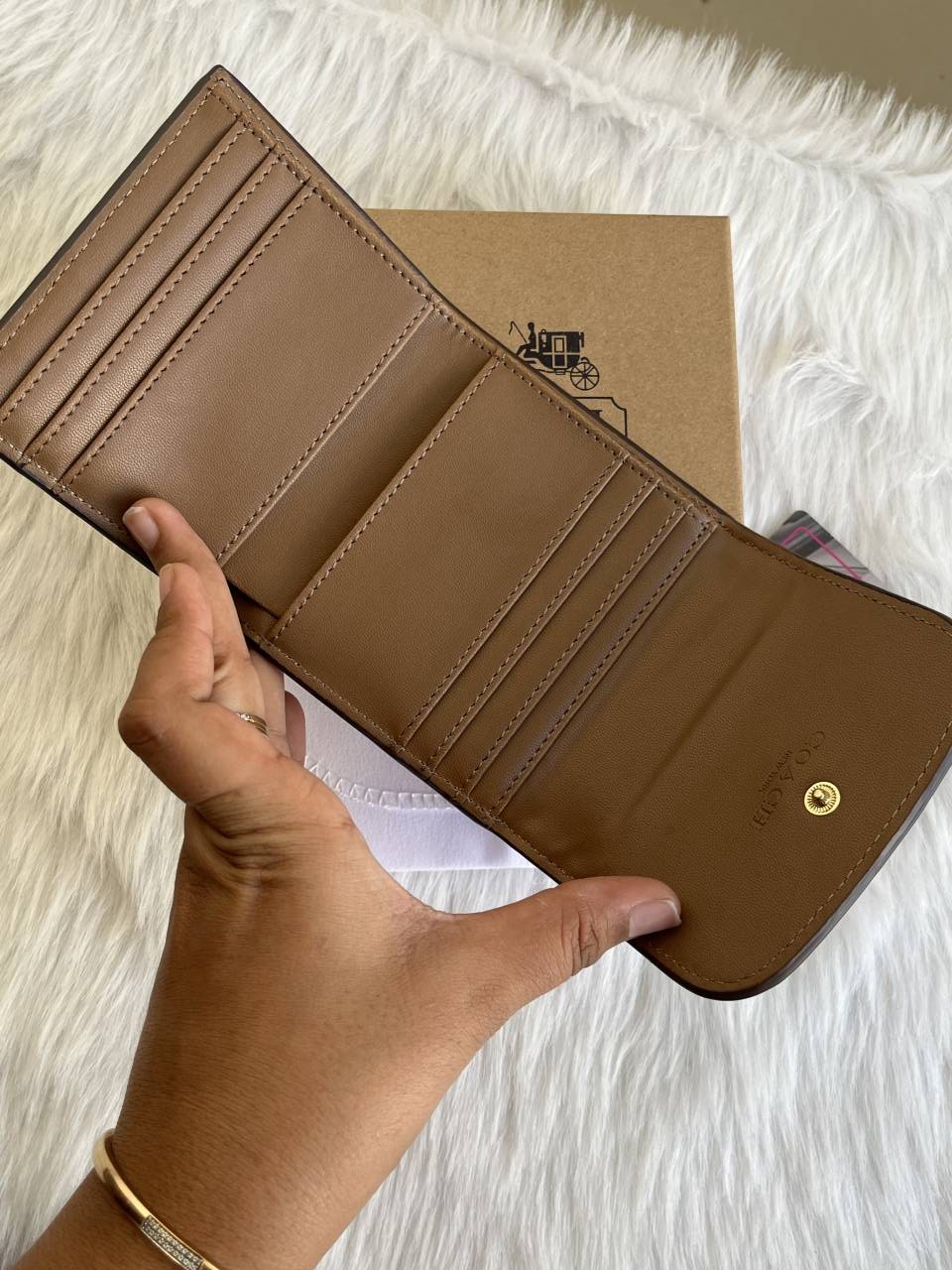 Coatch_128_Trifold_Wallet_With_OriginalBox_DustCover_Card