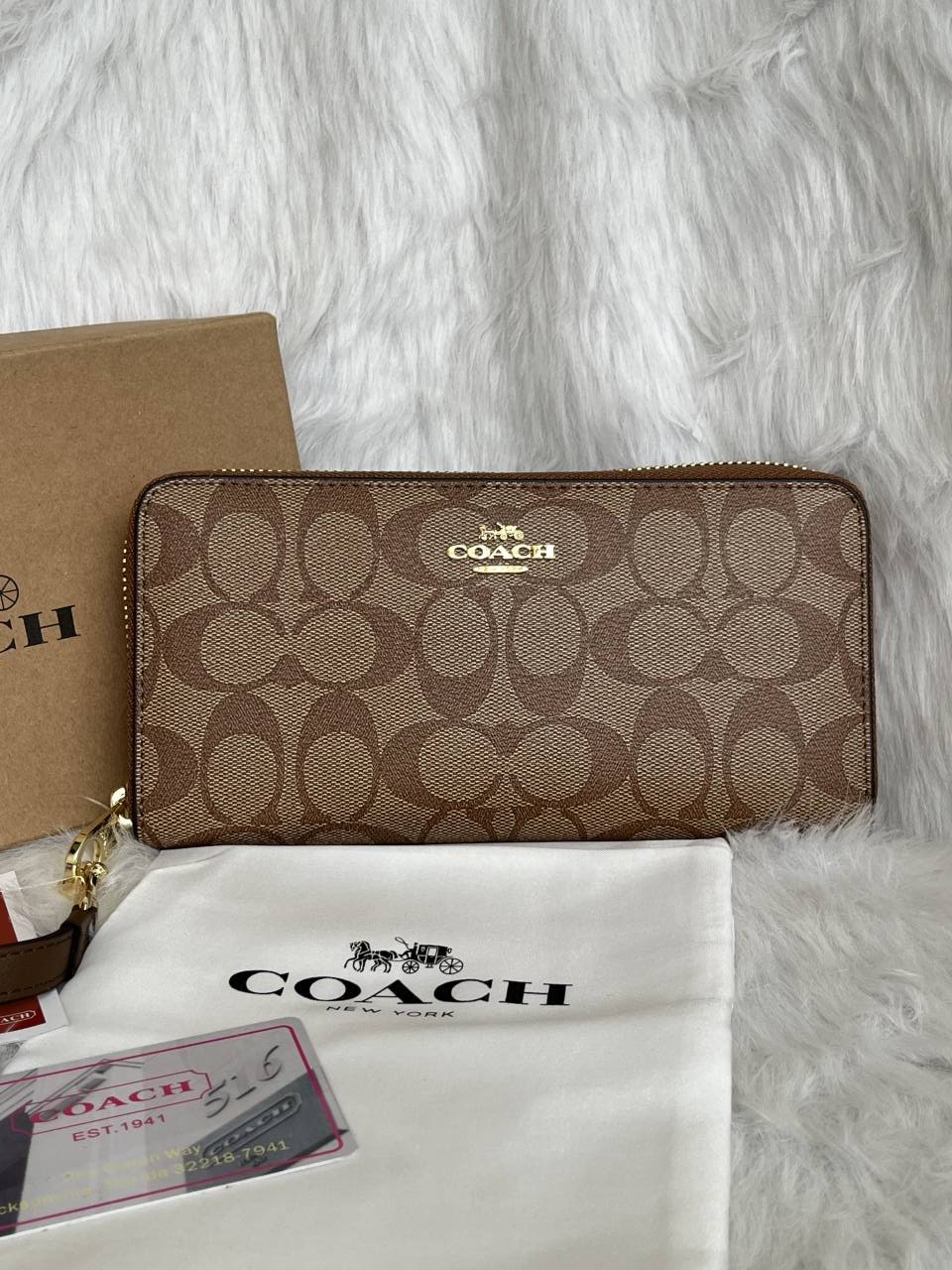Coatch_12-1_Premium_quality_zipper_Wallet_With_Box_Tags_DustCover_Highend_Quality