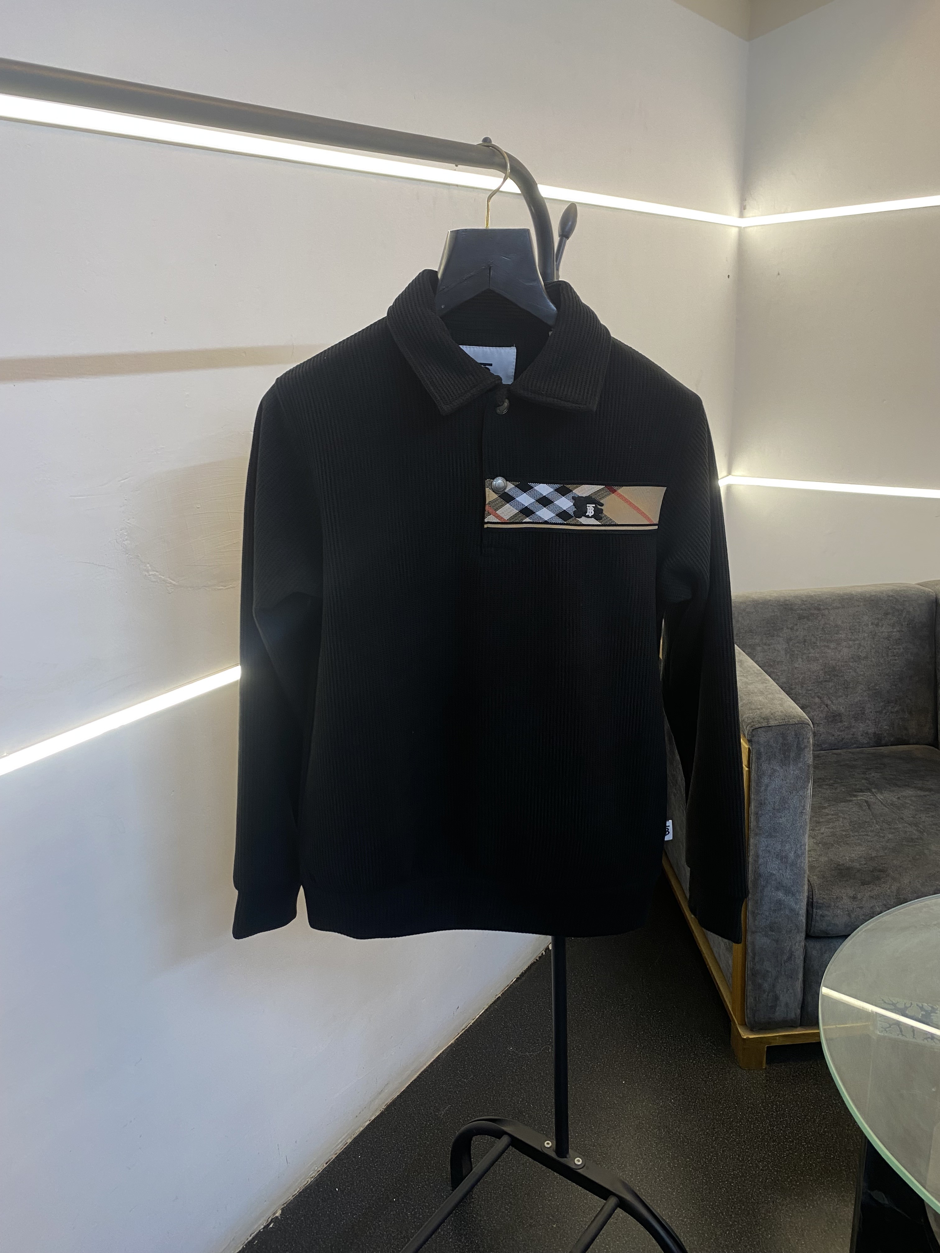 Burbery self knitted imported sweatshirt with brand strip metal logo and brand buttons black