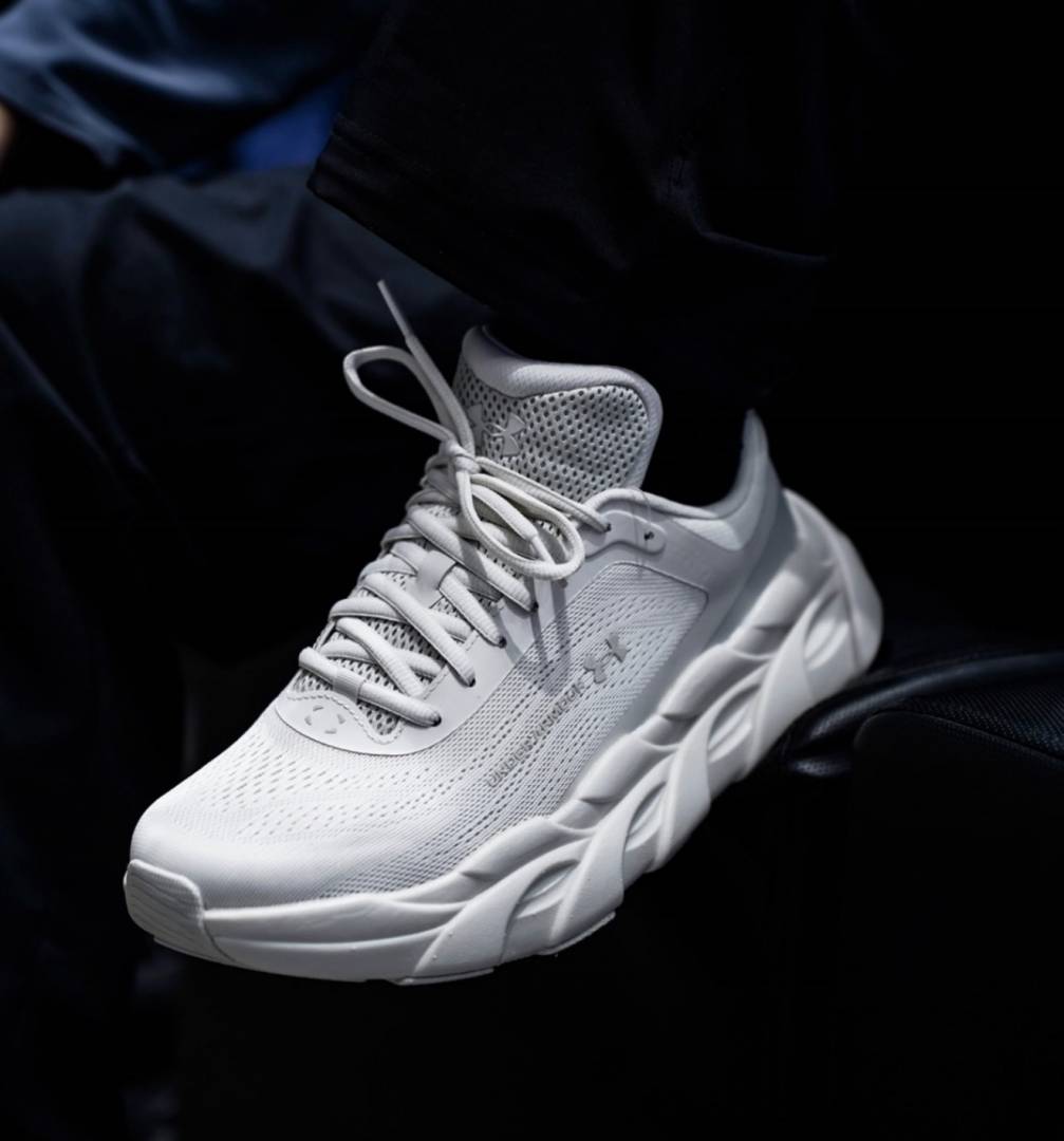under armor Halo Racer Running white