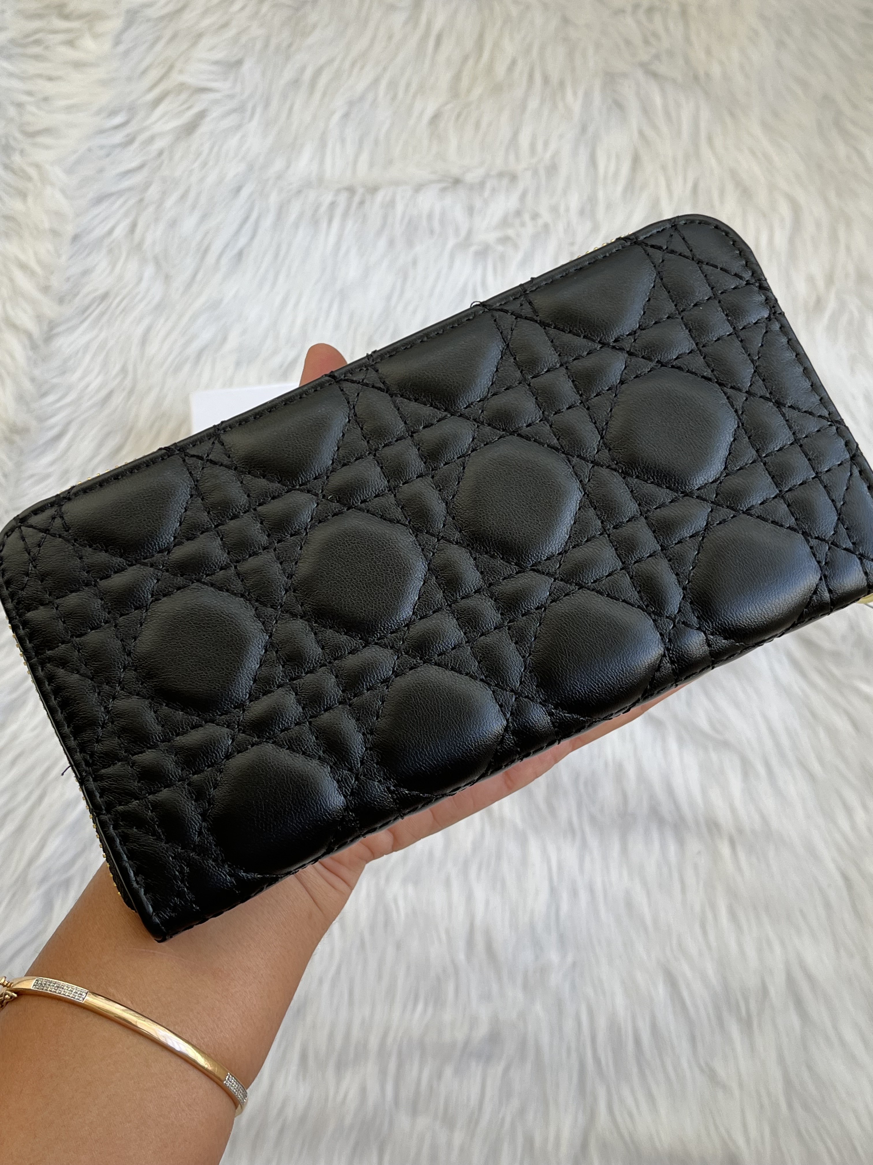 Diyor_70-86_Black_Zippy_Wallet_With_OriginalBox