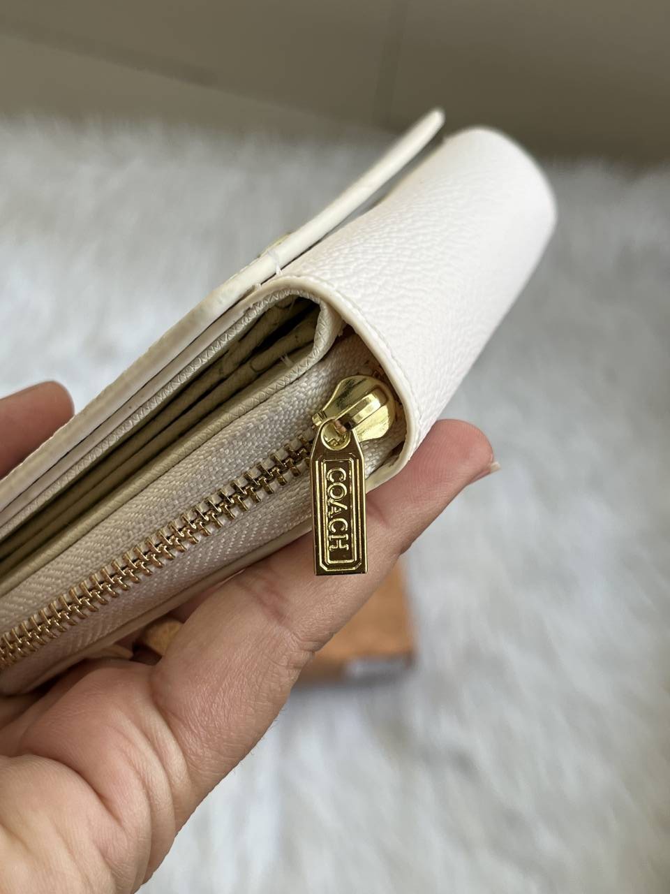 Coatch_116_Daisy_Trifold_Wallet_With_OriginalBox_DustCover_Premium