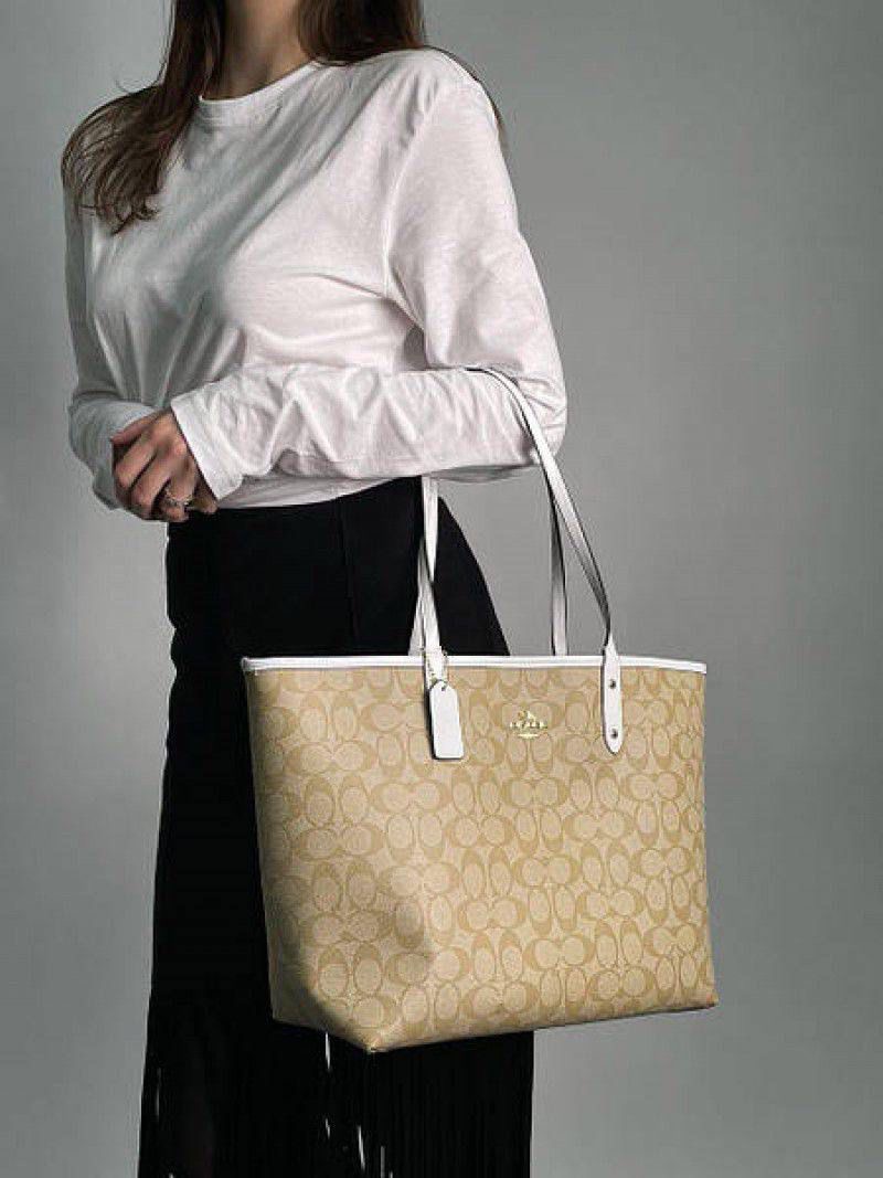 Coacch_03_city_tote_zip_Closer_Tote_With_Original_Box