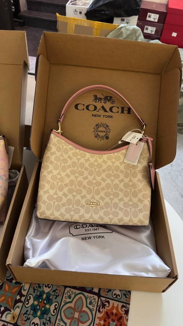 Coacch Laurel Special Edition PinkHeart Hobo Tote With OriginalBox DustCover Tag