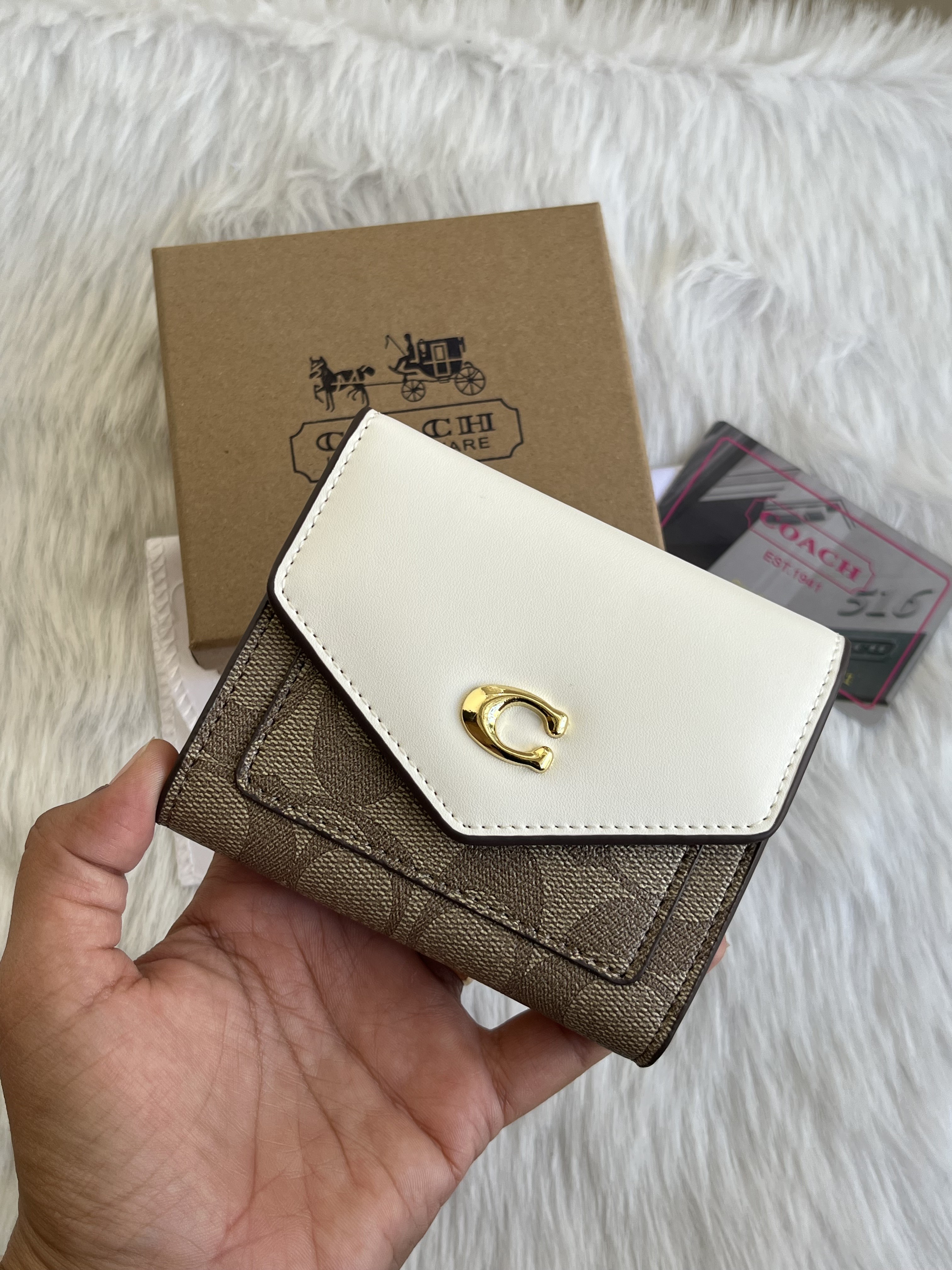 Coatch_117_3_Fold_Wallet_With_OriginalBox_DustCover_Card
