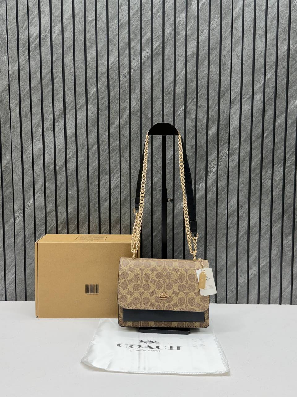 Coacch Klare Apricot Black Highend ShoulderBag With OriginalBox & DusTCover Metal Tag