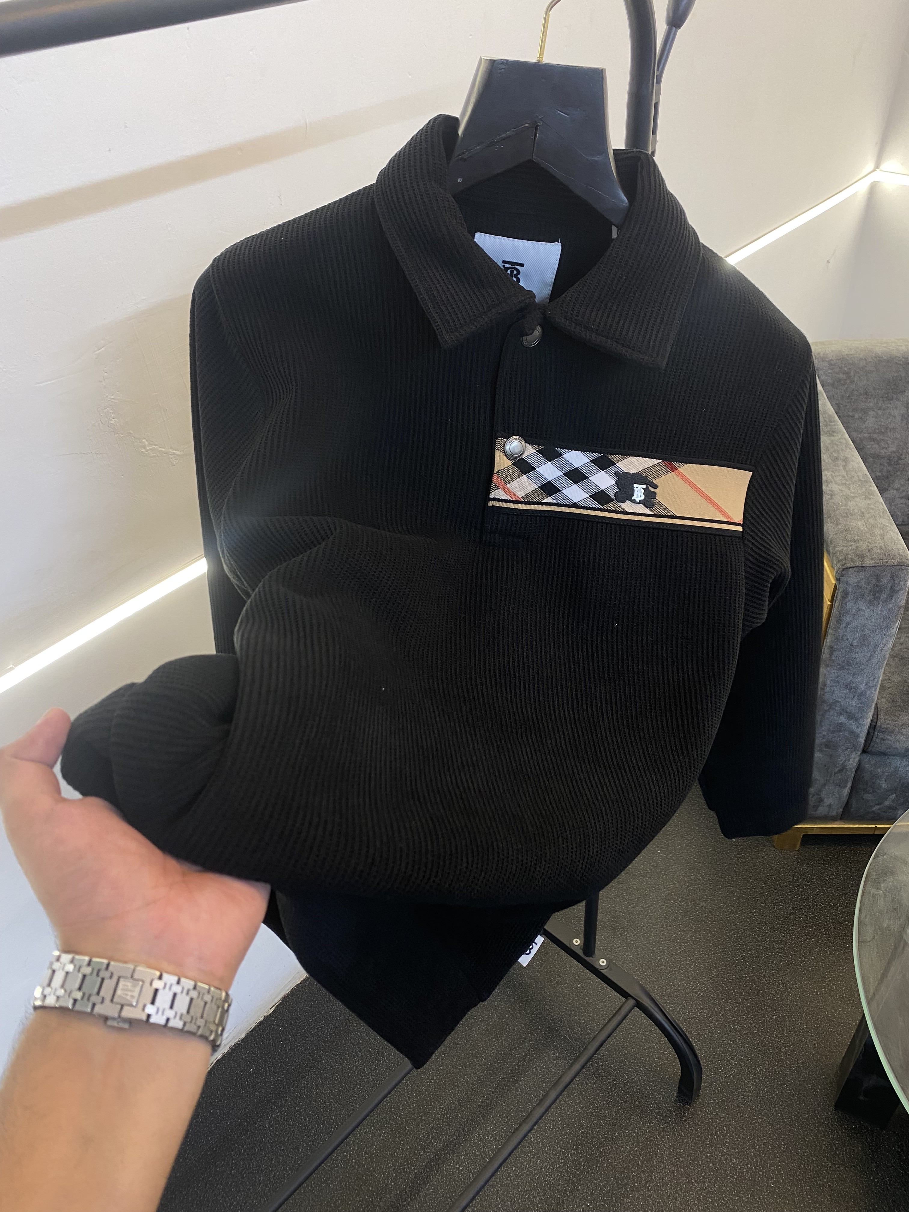 Burbery self knitted imported sweatshirt with brand strip metal logo and brand buttons black