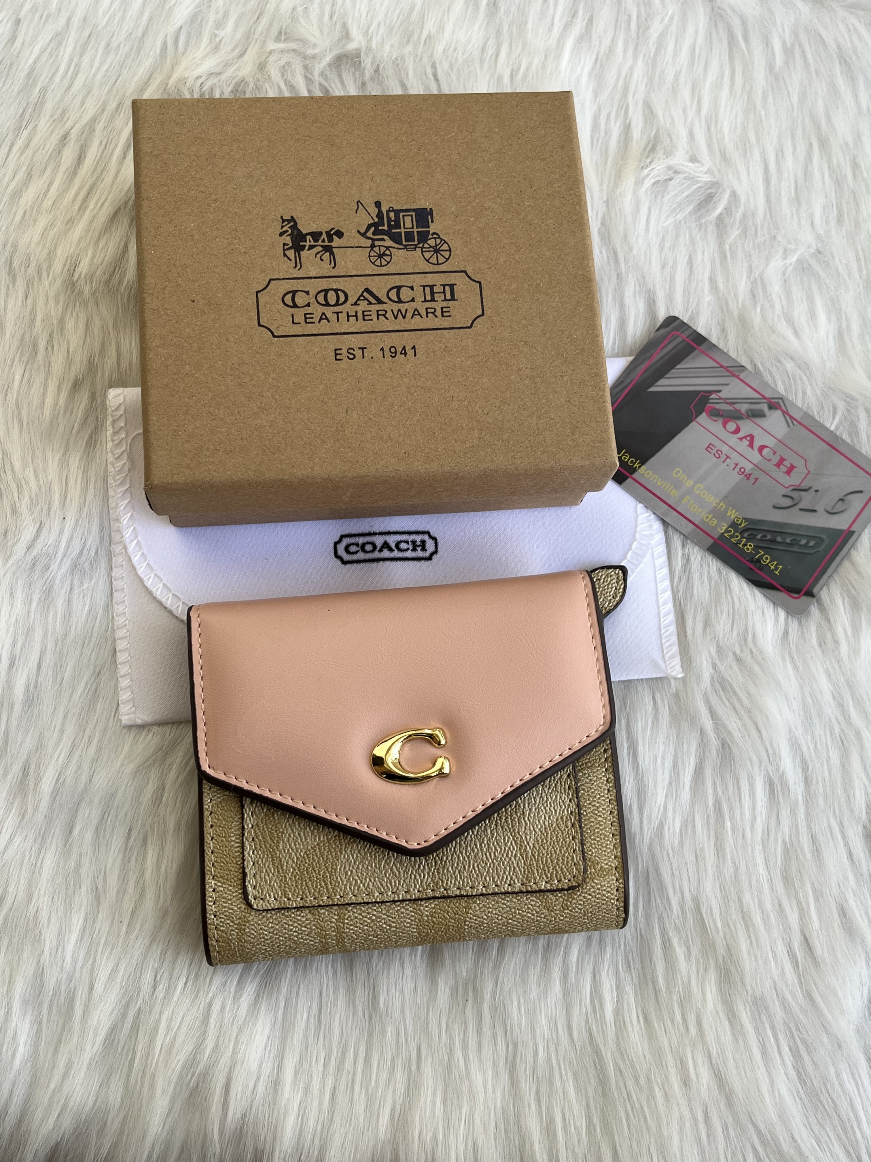 Coatch_124_3_Fold_Wallet_With_OriginalBox_DustCover_Card