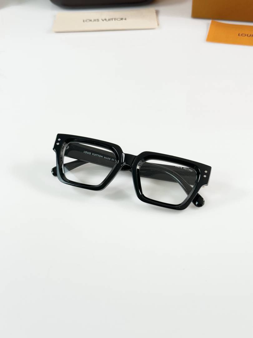 Loui Vuitton 8263 Black Frame