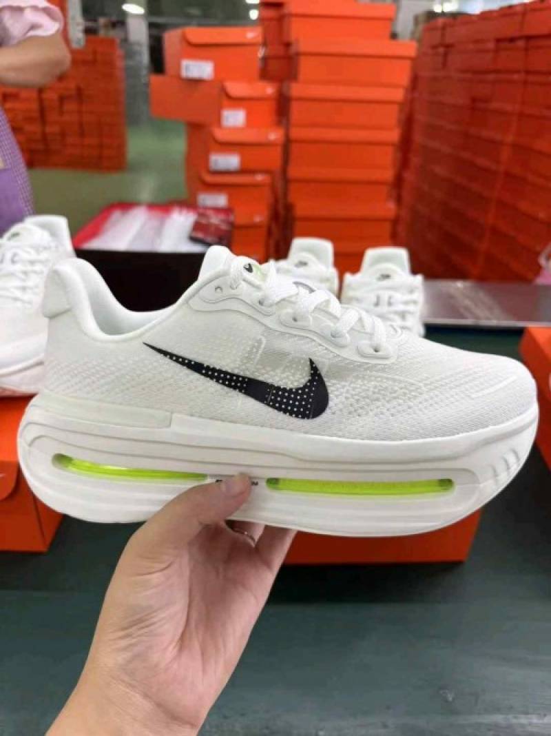 Vomero Premiume white green sale
