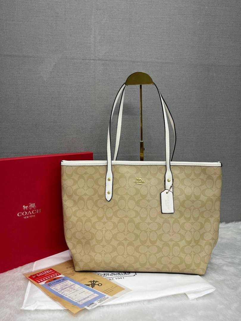 Coacch_03_city_tote_zip_Closer_Tote_With_Original_Box