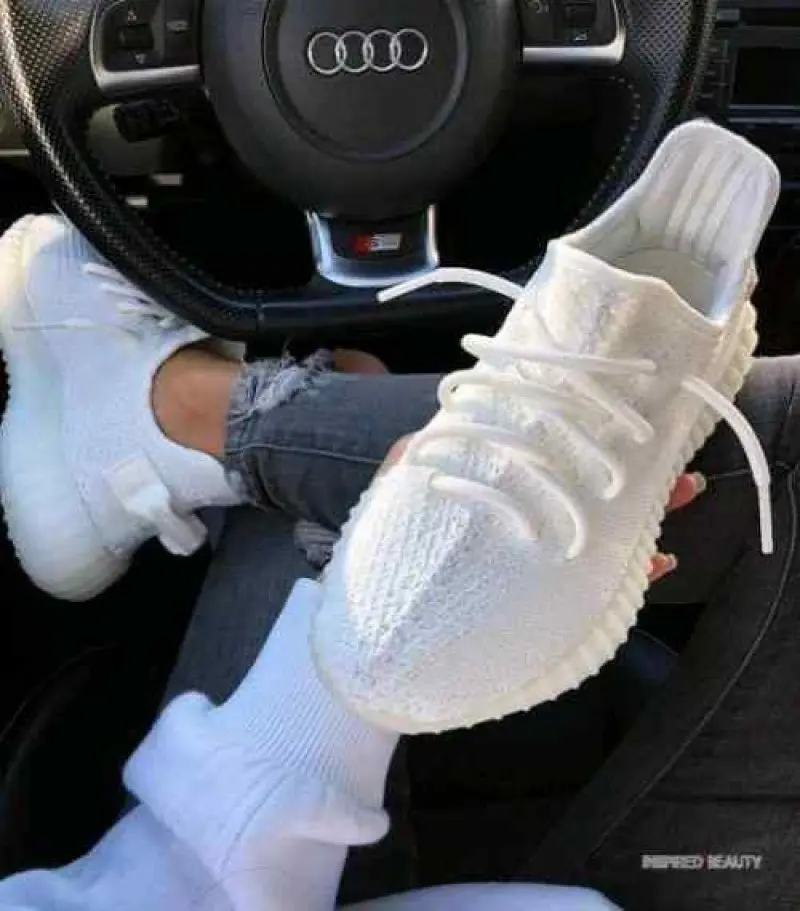 Adidas Yeezy Boost 350 V2 Oreo SEMI UA With All Accesories 543 - Image 2