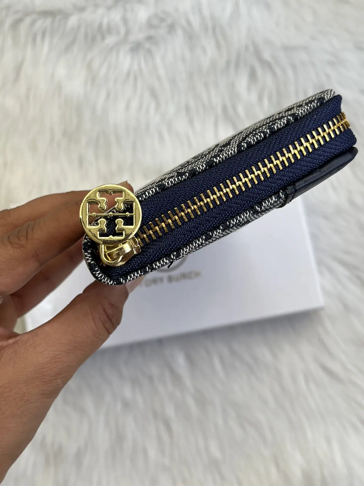 Tori Burch 69 Blue Single Zippy Wallet WithOriginalBox - Image 4