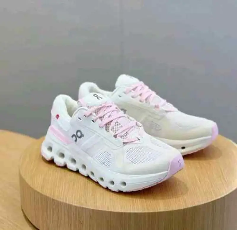 On Cloud Running Runner Shoes White Pink Sporty Elegant - Image 4