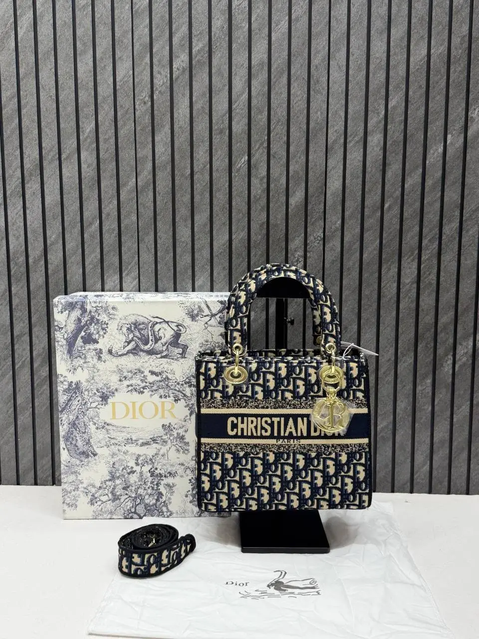 Dior Lady Dlite Blue 8825 Handbag With OriginalBox & DustCover - Image 2