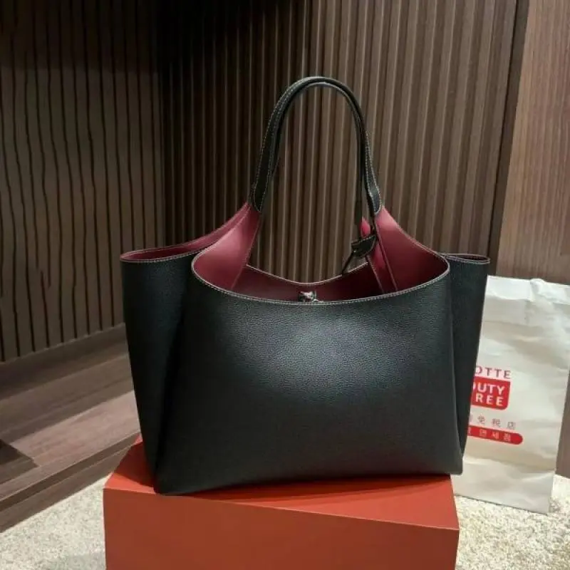 Todds T Timeless Premium Quality Leather Shopping Bag With OG Magnetic Box With Dust Bag (Black - 1129) - Image 3