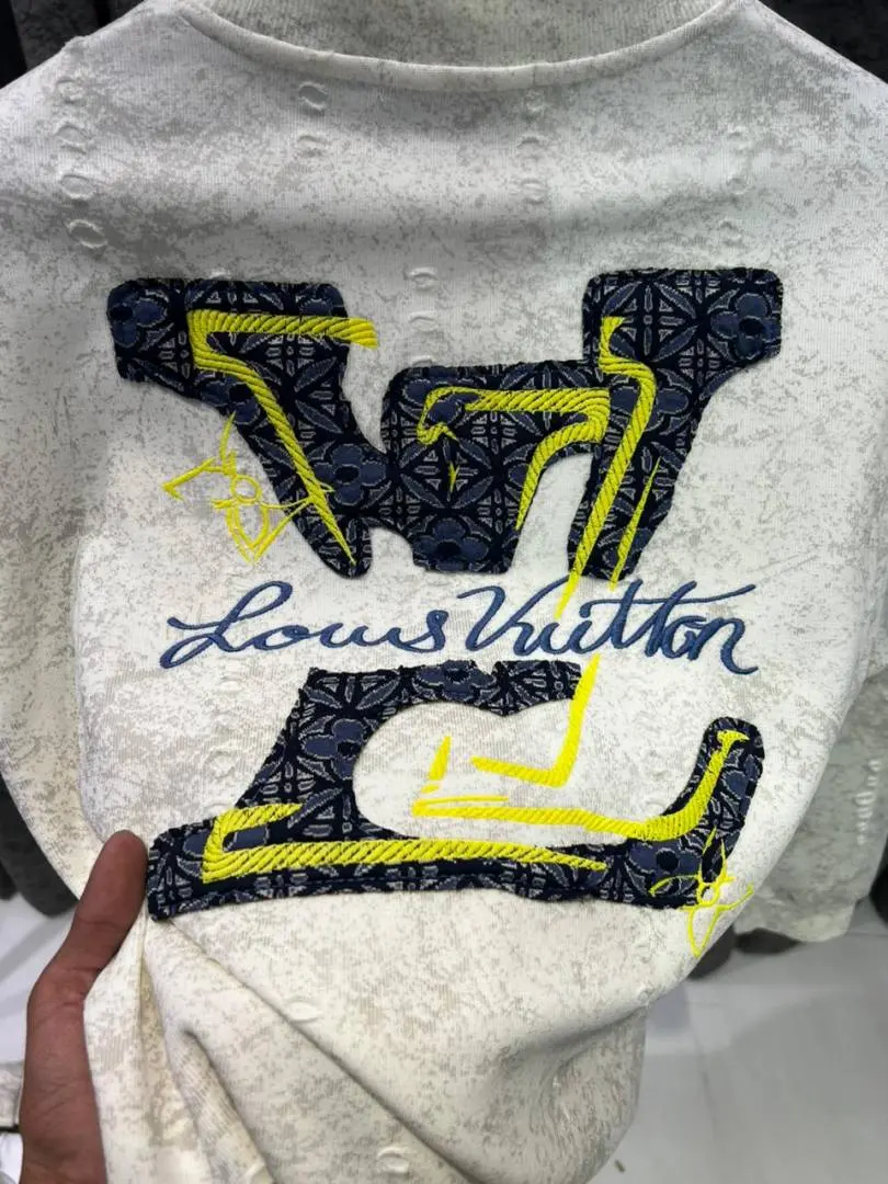 Louis Vuitton IMPORTED SWEATSHIRT STORE ARTICLE CREAM - Image 2