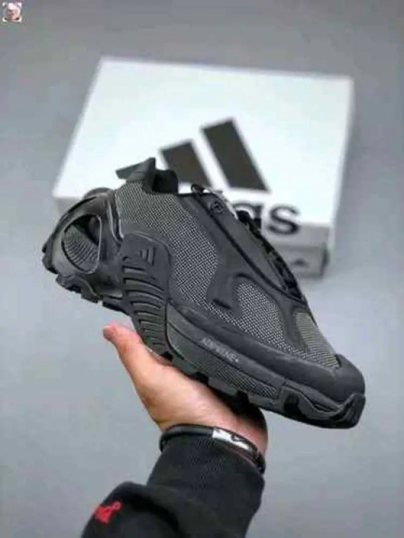 Adidas Wonder Runner All Black - Image 3